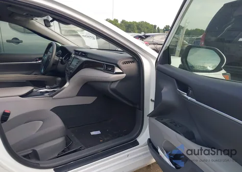 2020 Toyota Camry Le Hybrid z USA, uszkodzony, nr VIN 4T1C31AK2LU016915